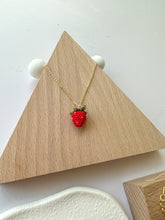 Cargar imagen en el visor de la galería, Strawberry Earring