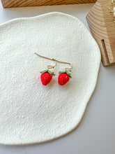 Cargar imagen en el visor de la galería, Strawberry Earring